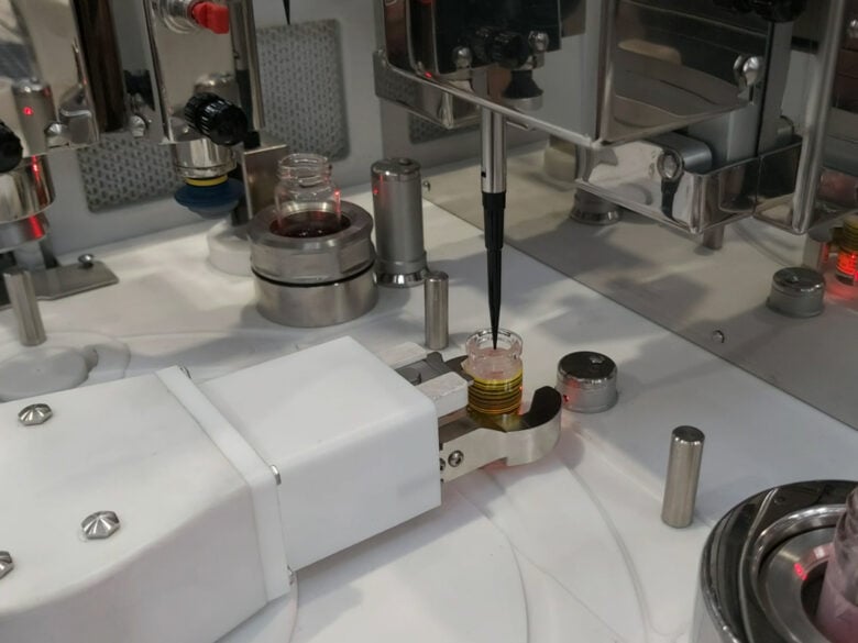 Detail of MIKROS, Comecer Mircrodispenser for Lu-177 and Ac-225 - Vial Filling Station