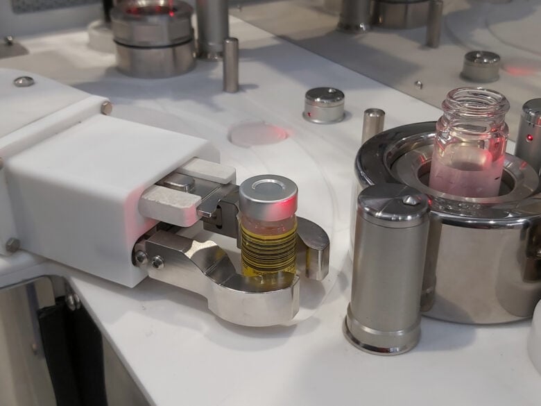 Detail of MIKROS, Comecer Mircrodispenser for Lu-177 and Ac-225 - Vial Transfer System